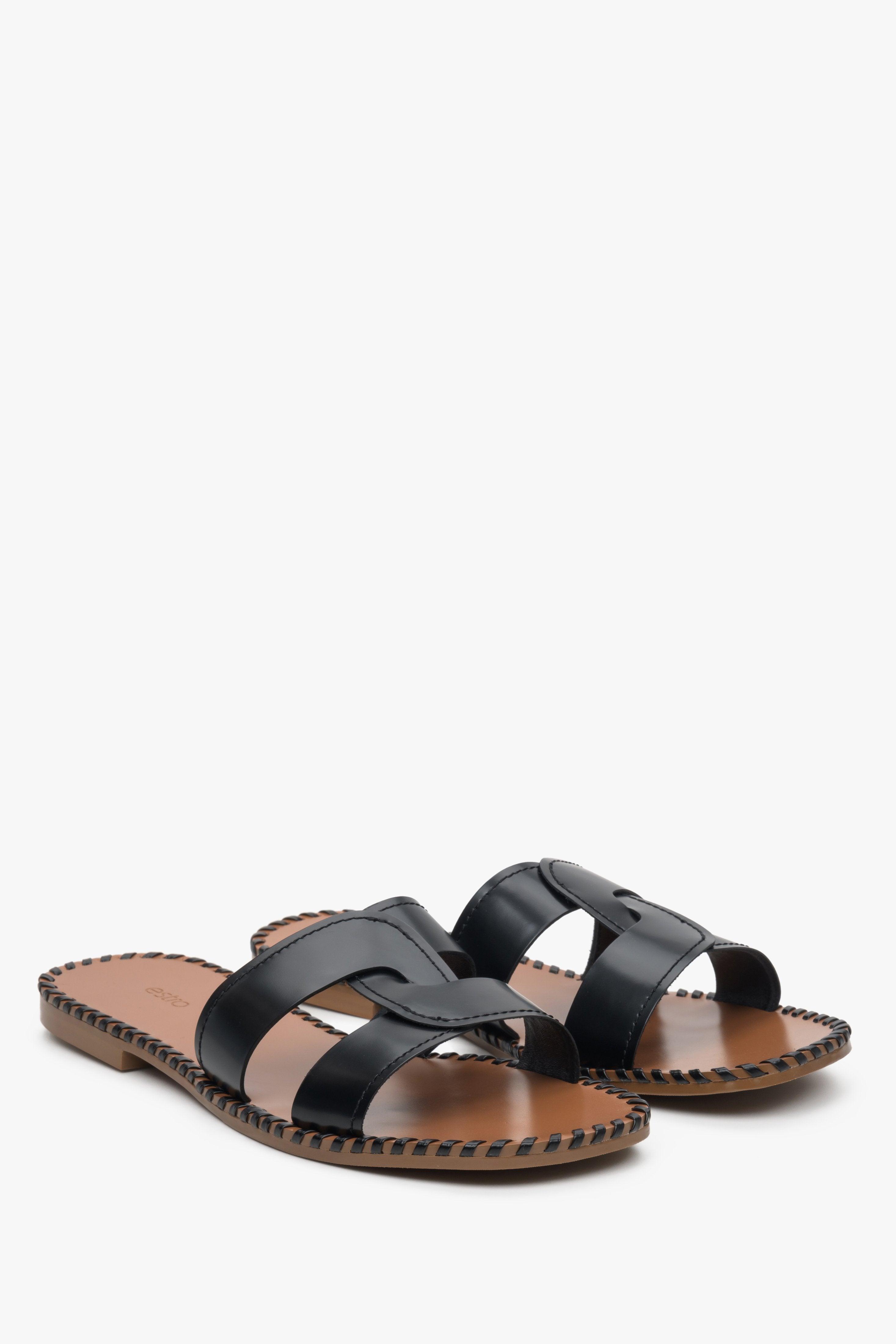 Women's black slide sandals Estro - a close-up on toeline.