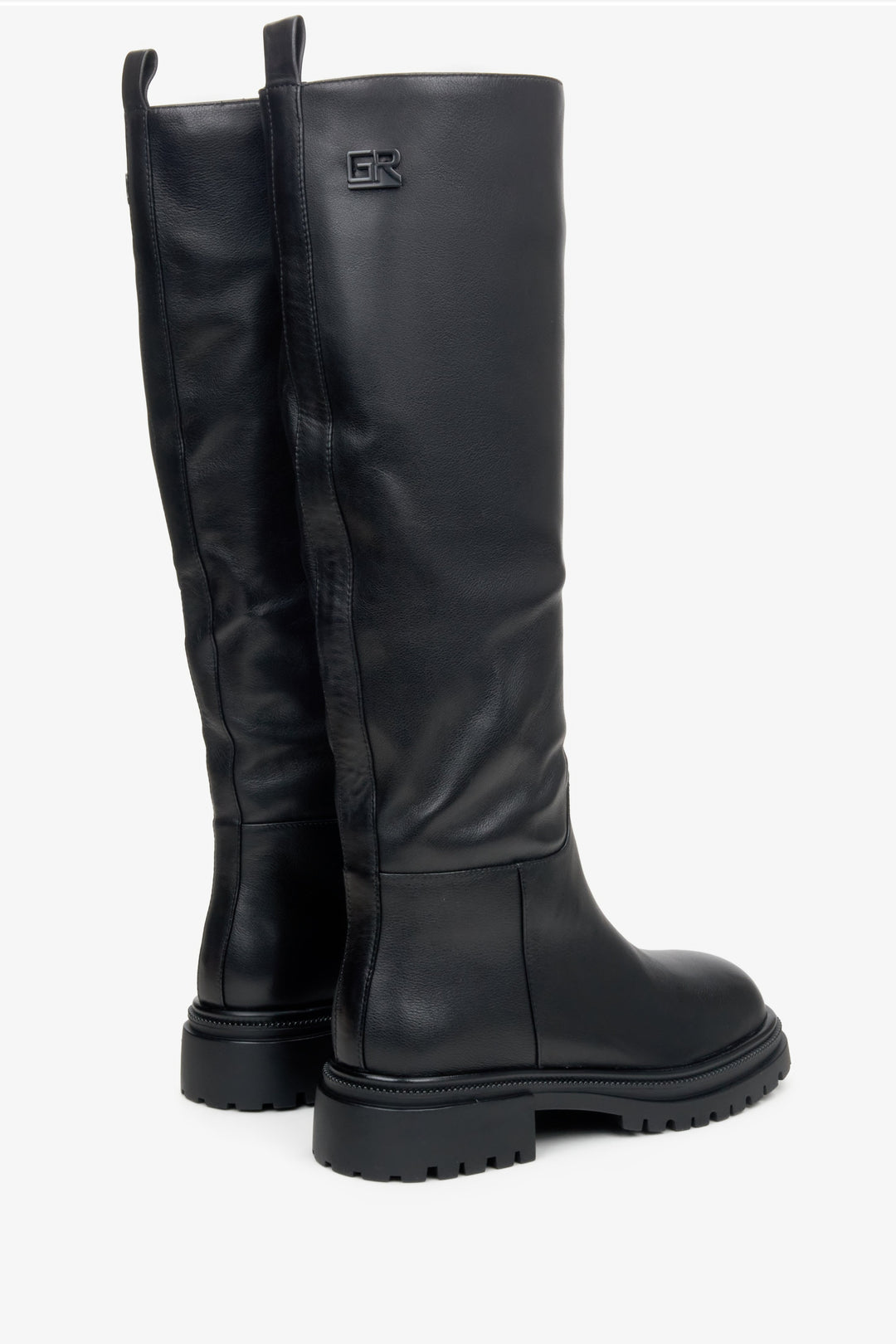 Women's boots with a wide shaft in black. Estro - heel counter and side profile of the shoe.
