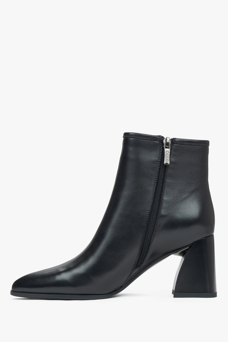 Black leather women's ankle boots with a pointed toe and heel, Estro - side profile of the shoe.