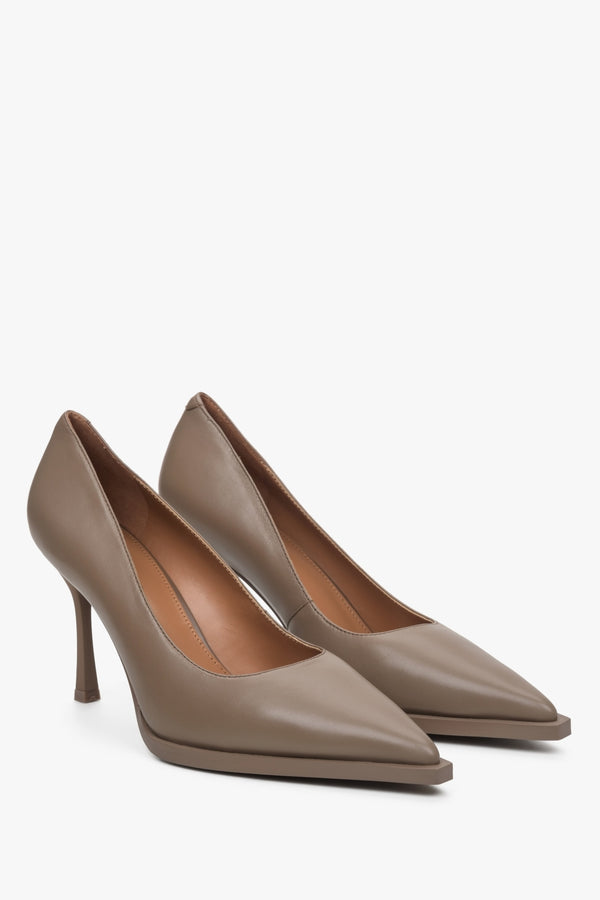 Women's brown leather pumps by Estro.