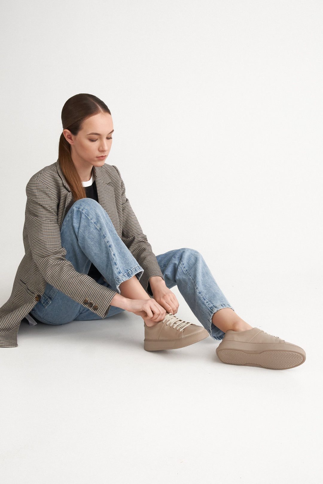 Women's beige Estro sneakers made of genuine leather - footwear in a complete outfit.