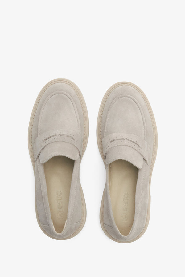 Light beige velour loafers for women Estro - presentation of the model from above.