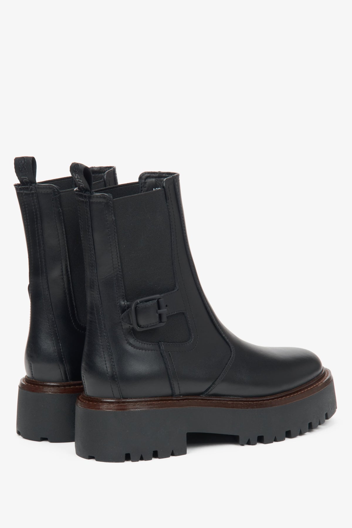 Women's leather platform ankle boots by Estro - close-up of the heel counter.