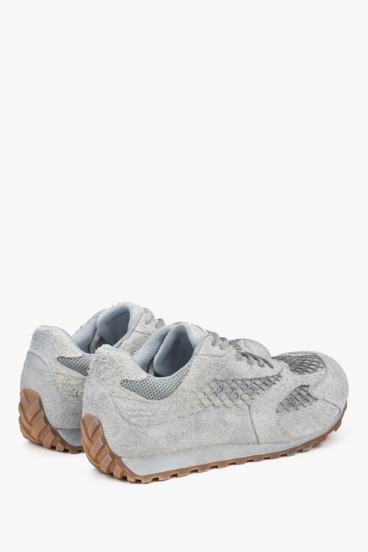 Women's grey sneakers (ES8) designed with a stylish combination of velour and textile for a textured look.