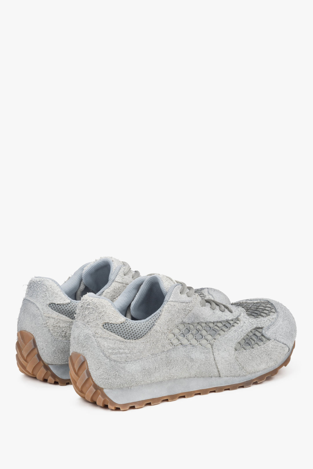 Women's grey sneakers (ES8) designed with a stylish combination of velour and textile for a textured look.