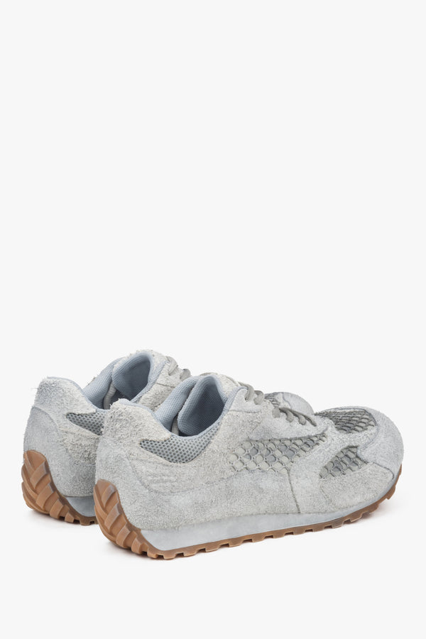 Women's grey sneakers (ES8) designed with a stylish combination of velour and textile for a textured look.