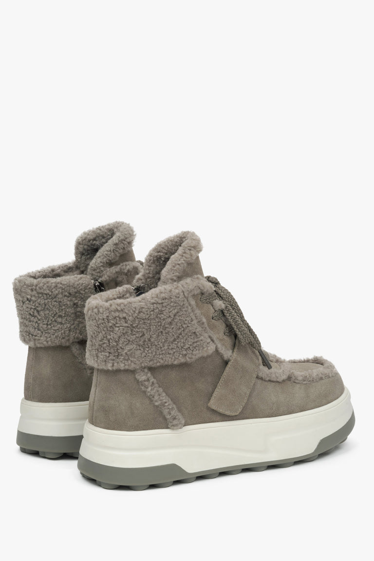 Women's Winter Grey Ankle Boots in Velour with Warm Wool Lining by Estro - shoe's heel line.