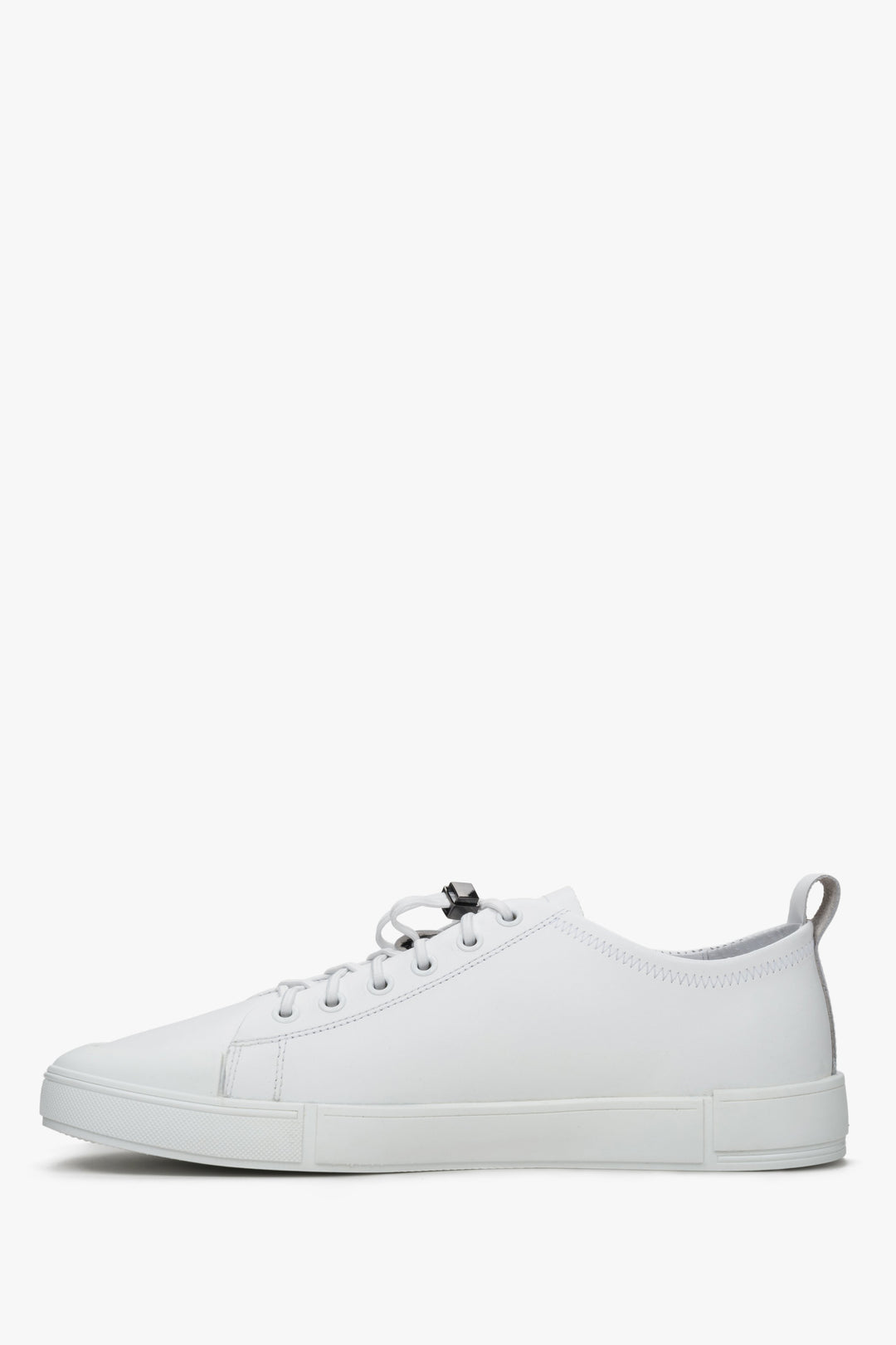 Men's white leather sneakers by Estro - shoe profile for fall.