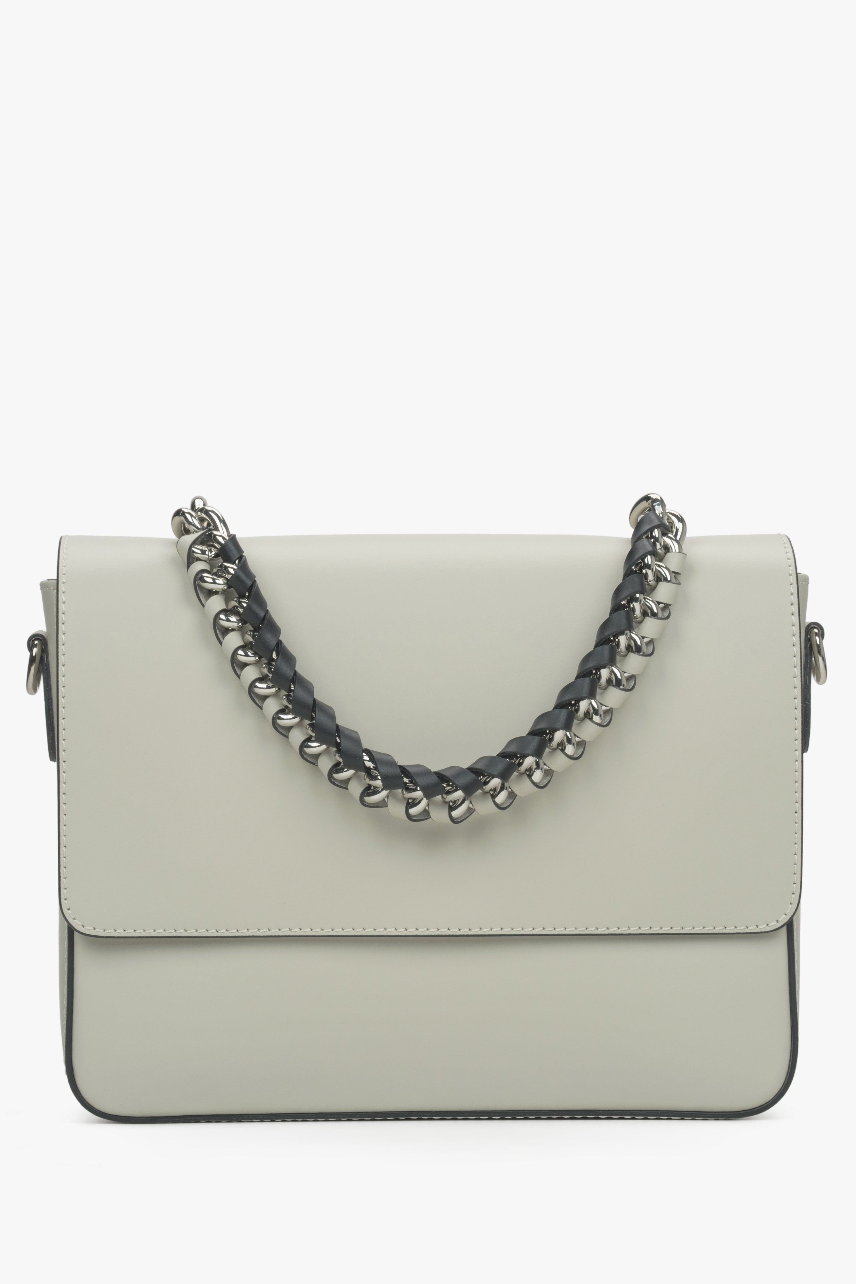 Women's Light Beige Chain Strap Shoulder Bag made of Premium Italian Leather Estro ER00115034.