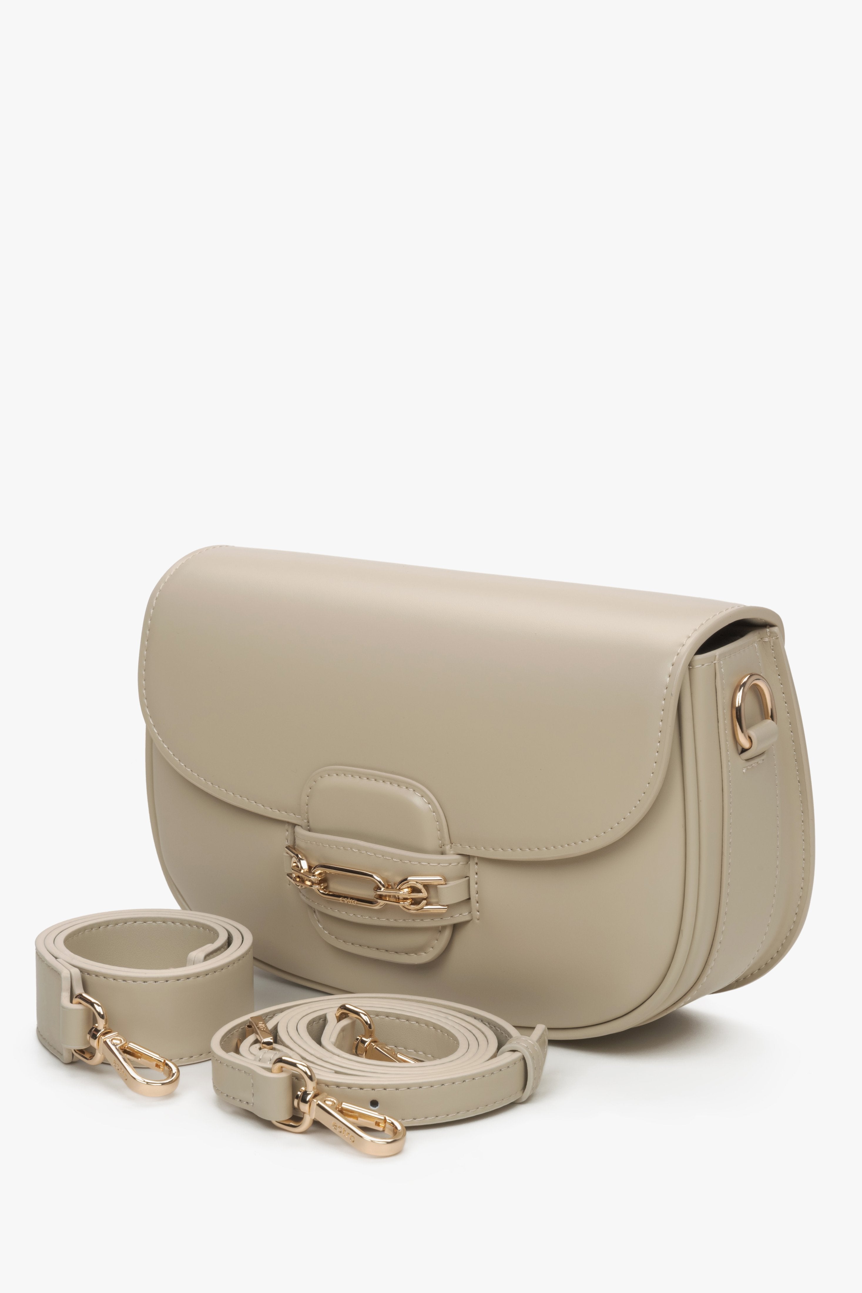 Estro women's beige bag with adjustable strap.