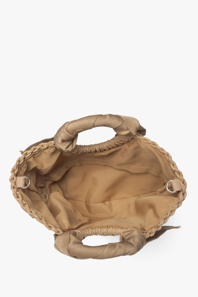 Estro women's woven beige bag with beige handle - interior detail.