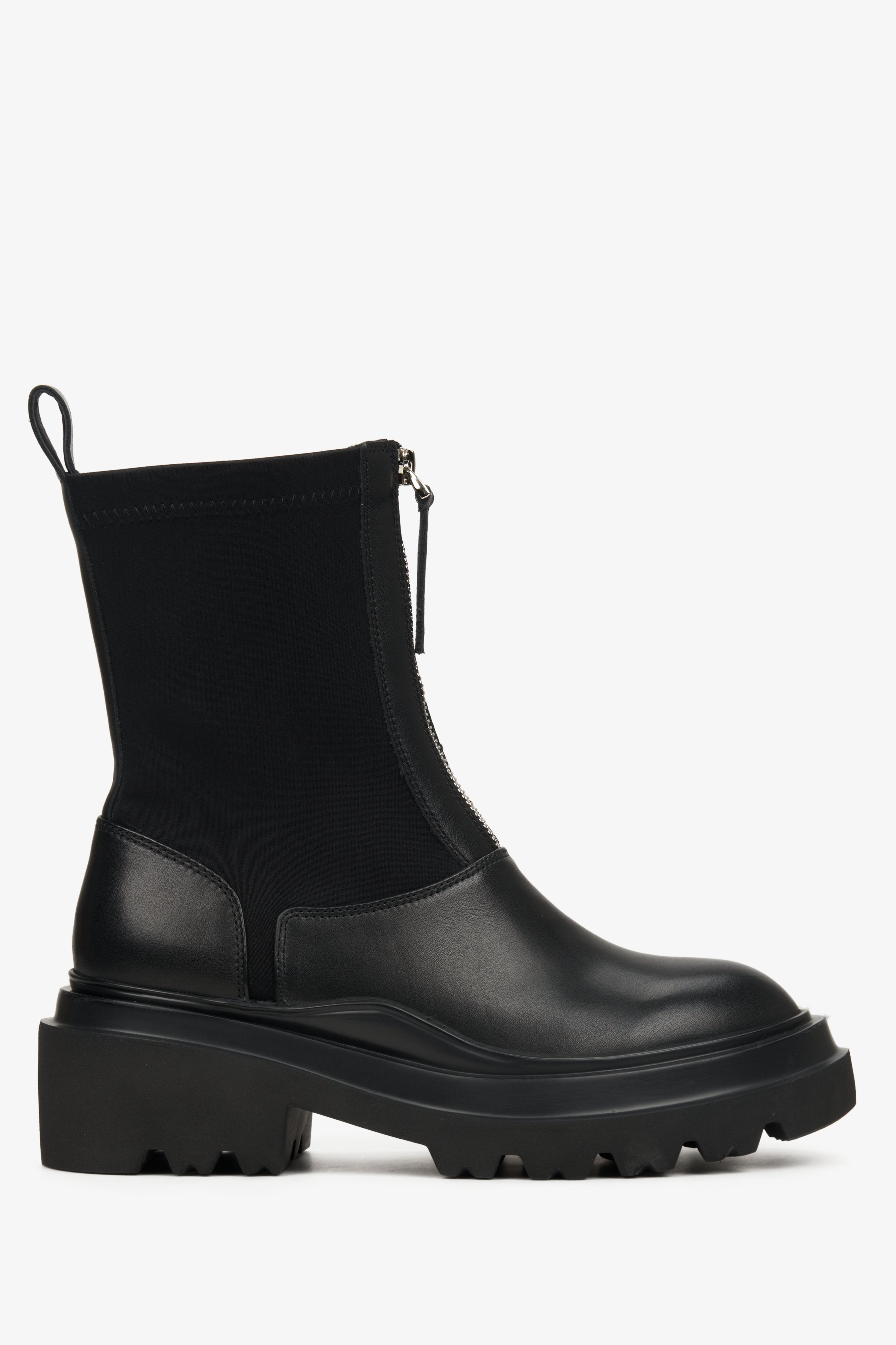 Black, flexible Estro women's ankle boots with a high upper for spring and autumn - shoe profile.