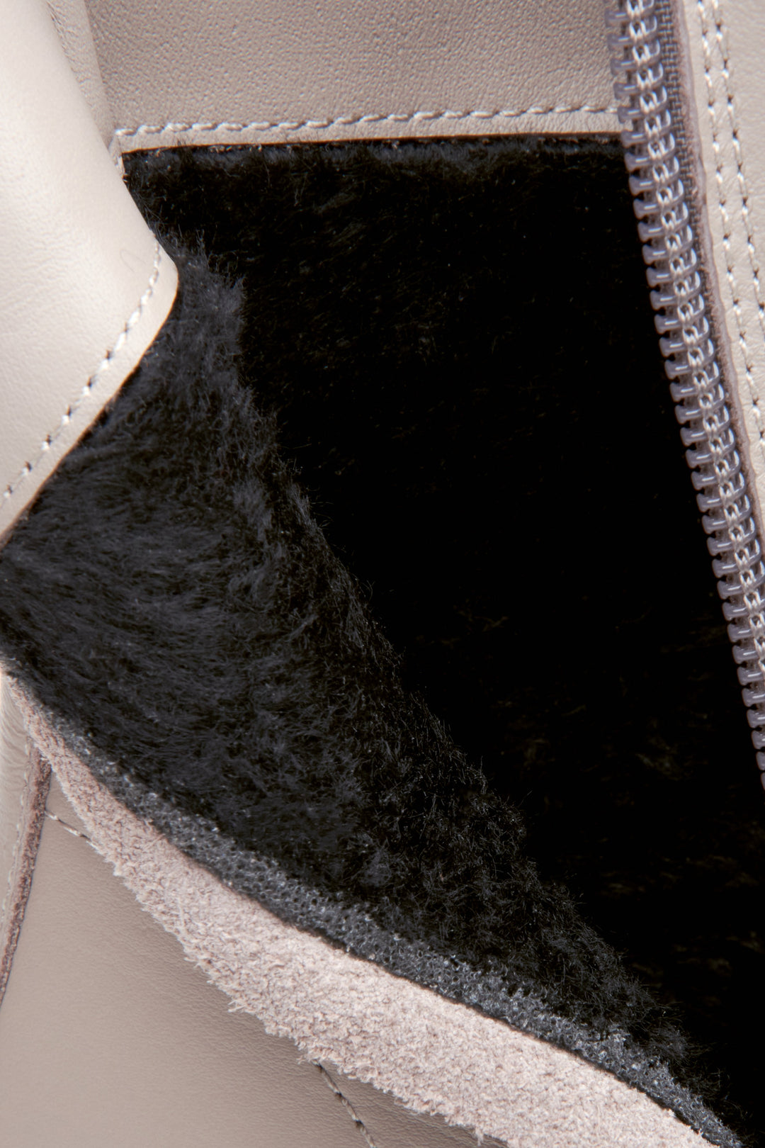 Women's grey ankle boots Estro - a close-up on shoewith insulation.