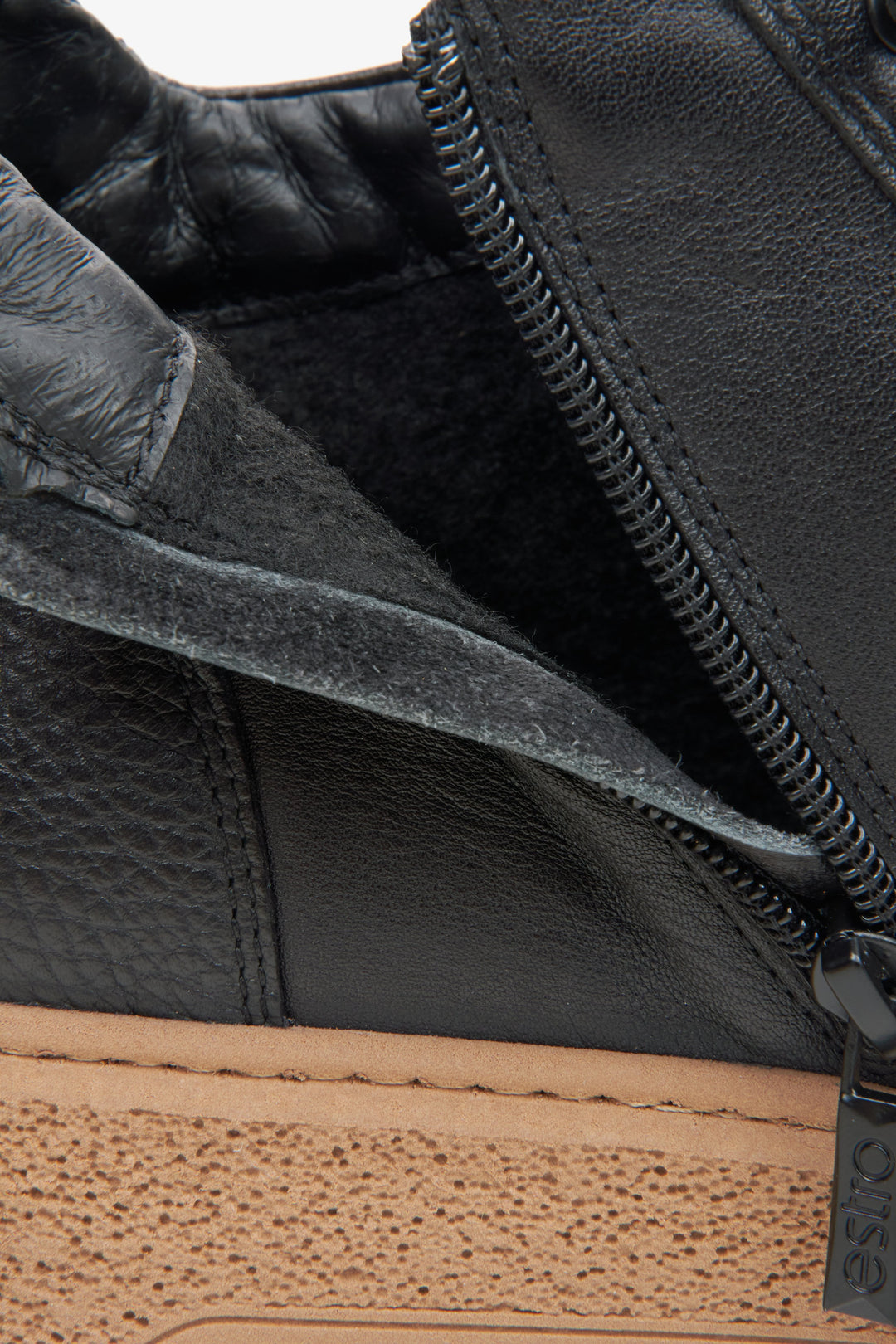 Men's black leather high-top sneakers Estro - close-up of the detail.