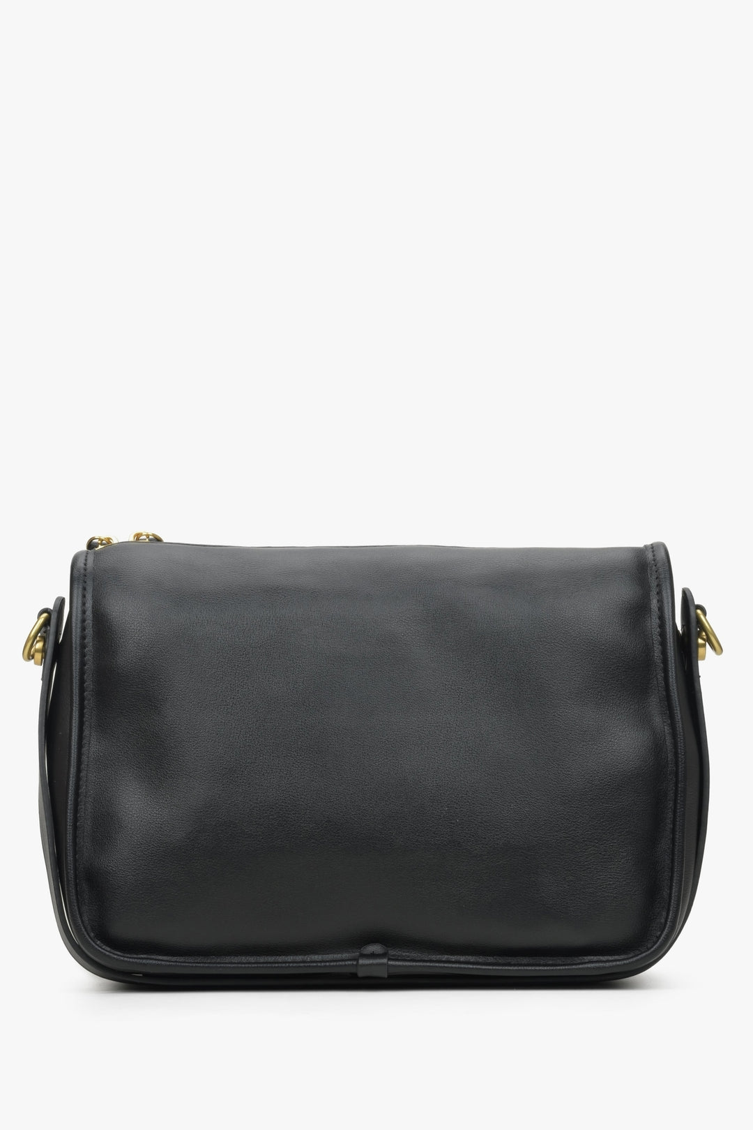 Estro women's black leather shoulder bag.