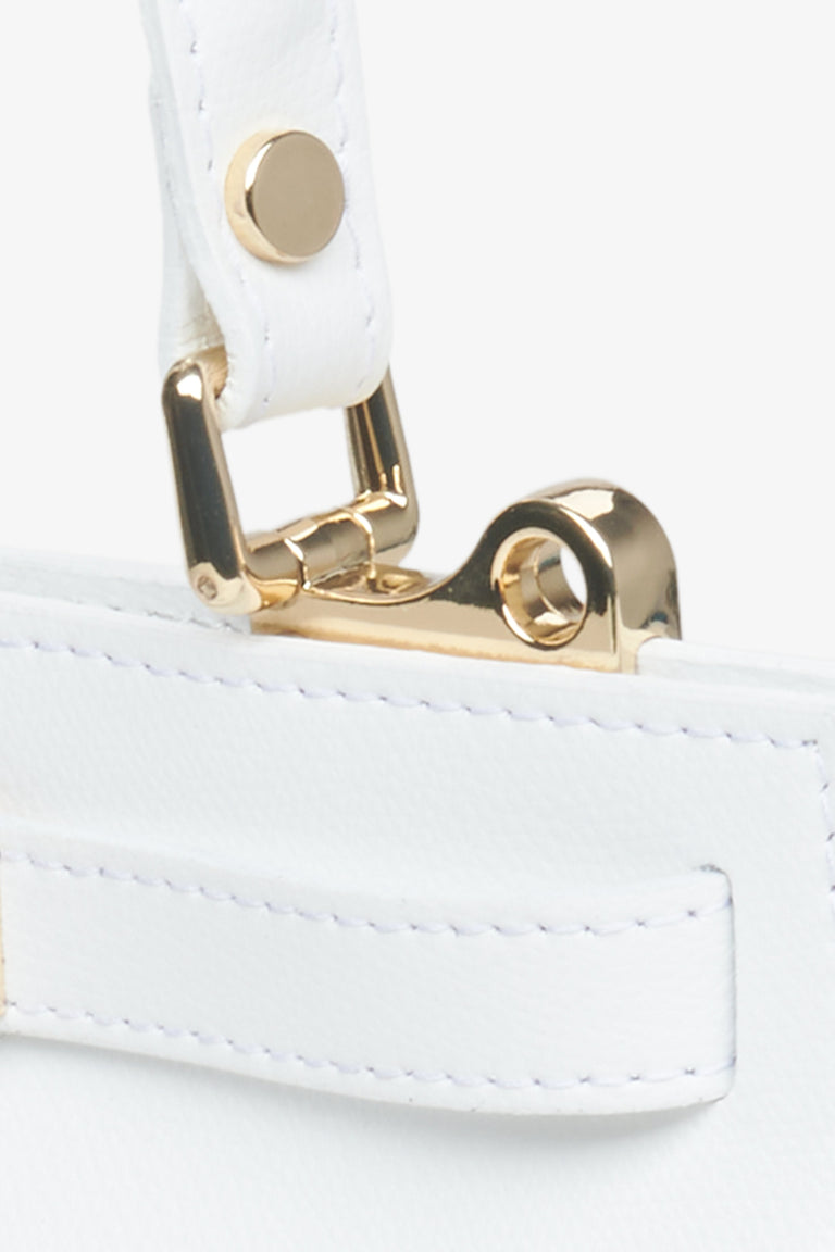 White  satchel created from Italian genuine leather by Premium Estro - close-up on the detail.