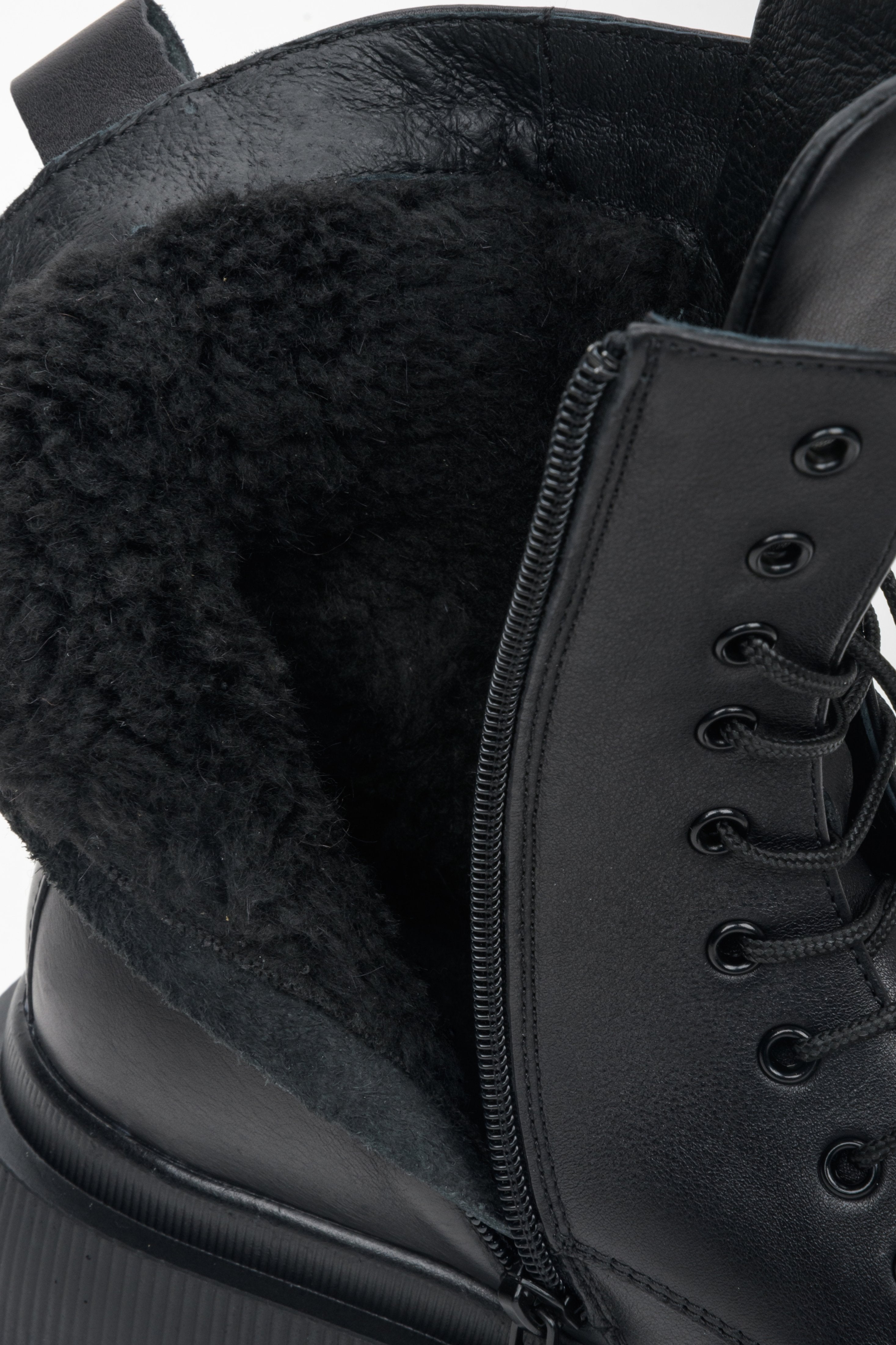 Women's winter boots made of genuine leather in black colour with lacing and a zipper by Estro - close-up of the shoe filling.