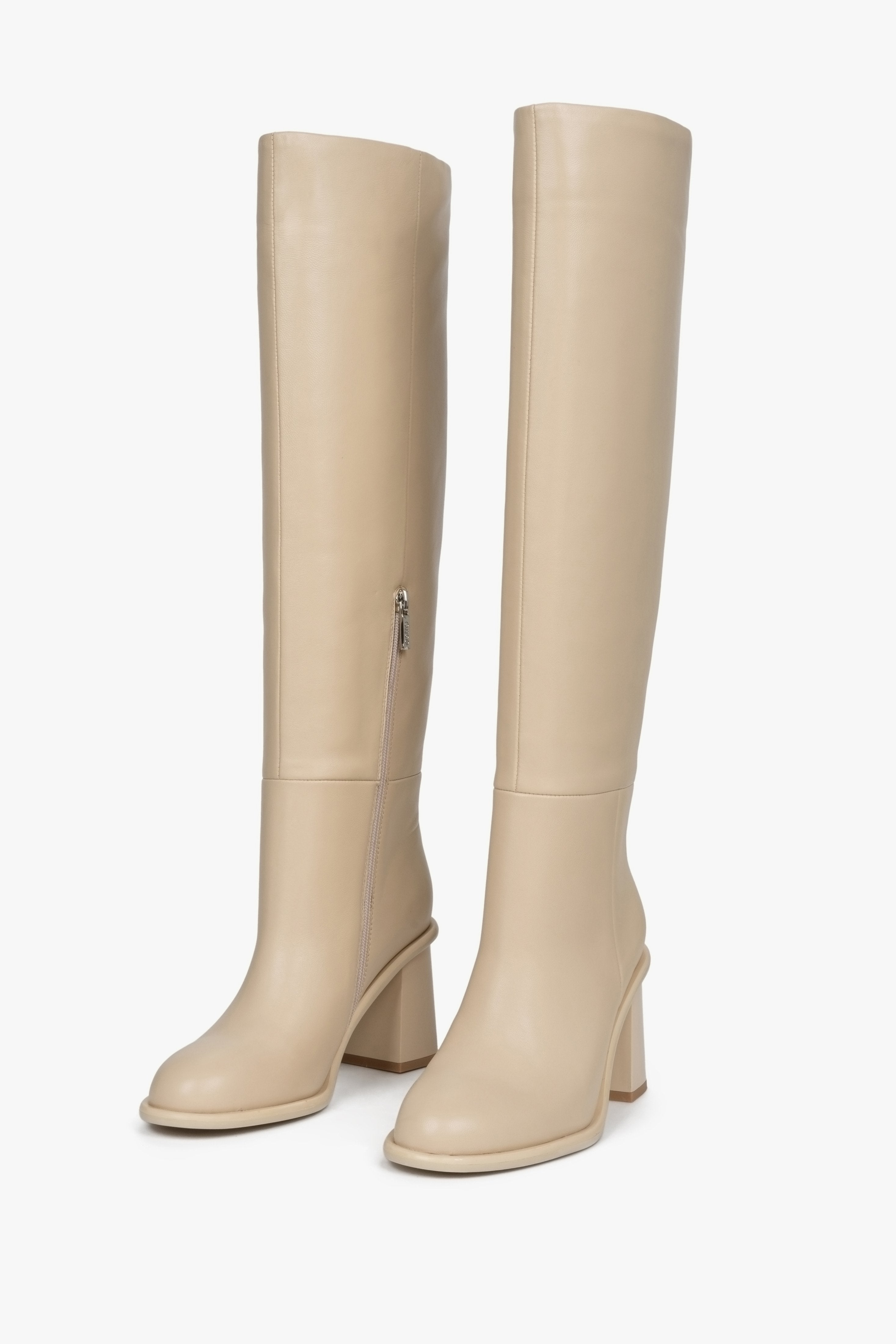 Beige leather women's boots fotrr spring and autumn by Eso - close-up of the front part of the shoe.