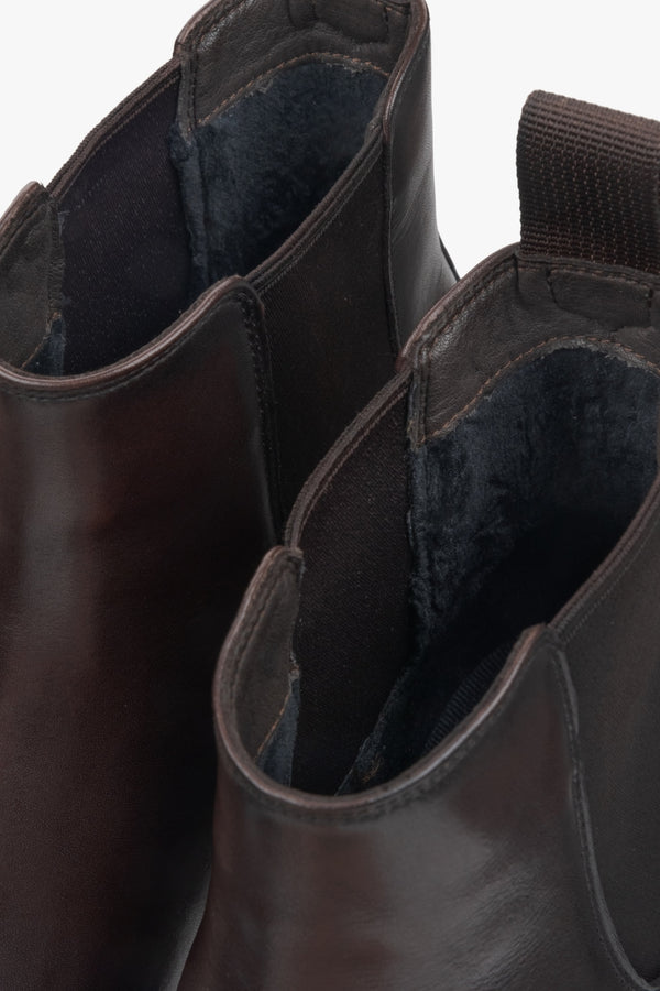 Classic men's dark brown leather Chelsea boots by Estro – close-up of details.