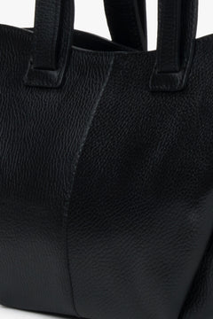 Women's black shopper bag made of premium italian genuine leather – Estro.