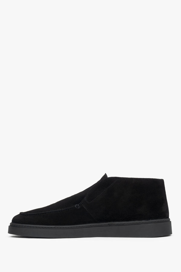 Black velour men's loafers by Estro - shoe profile.