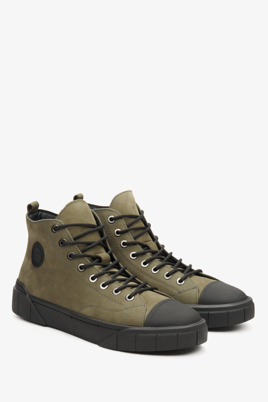 High-top green men's lace-up sneakers by Estro - presentation of a shoe toe and sideline.