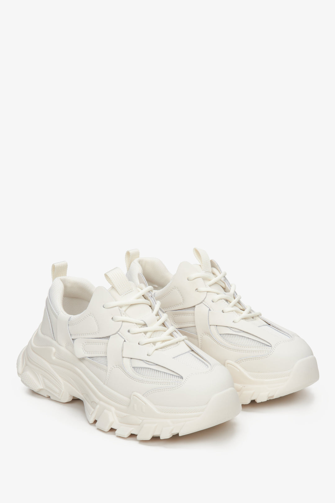 Women's sneakers from the sporty ES 8 line in white, suitable for spring and autumn.