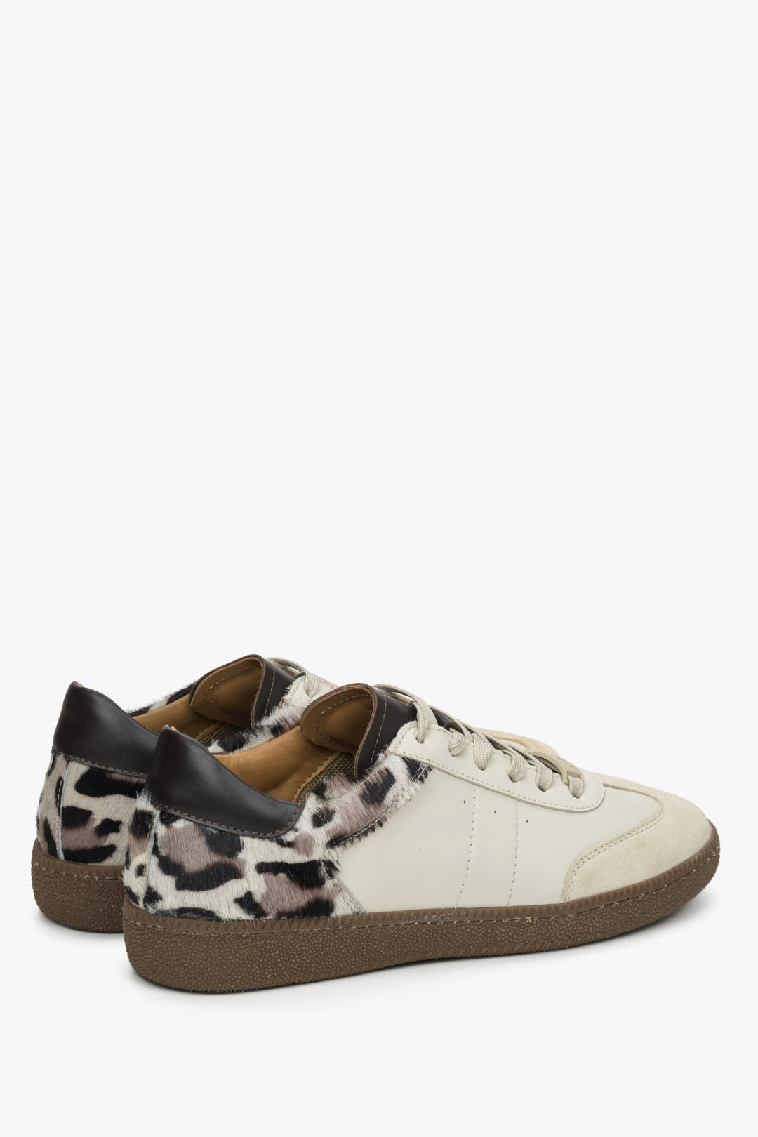 Women's beige sneakers made of genuine leather with an Estro animal pattern.