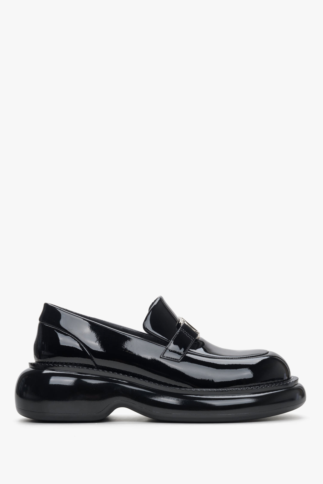 Women's black patent leather loafers Estro - shoe profile.