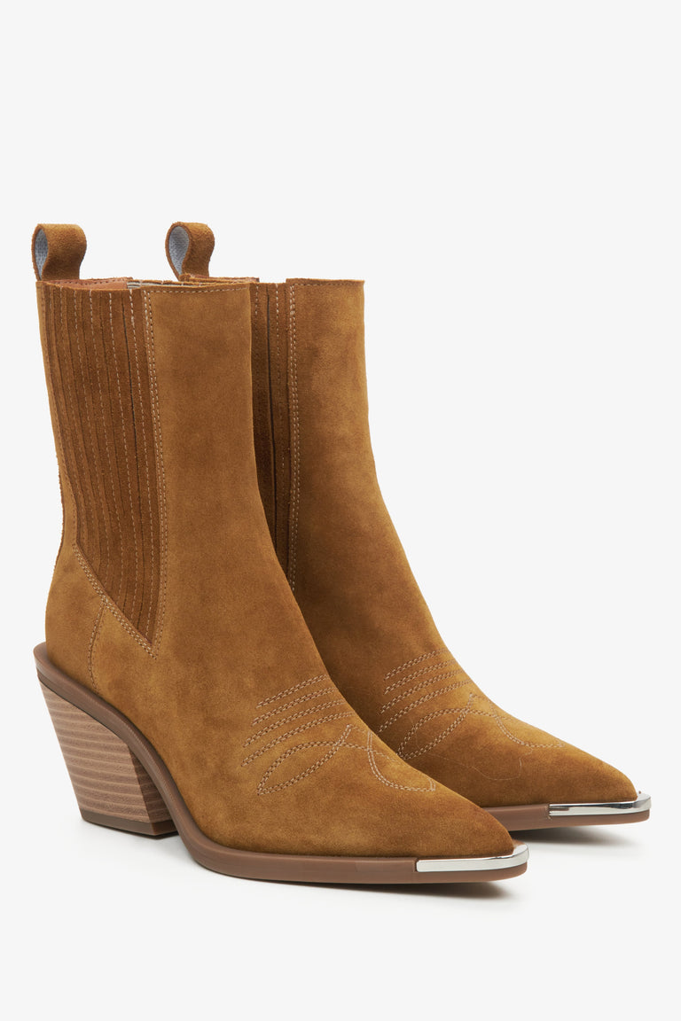 Elevated women's brown cowboy boots made of Italian genuine velour.