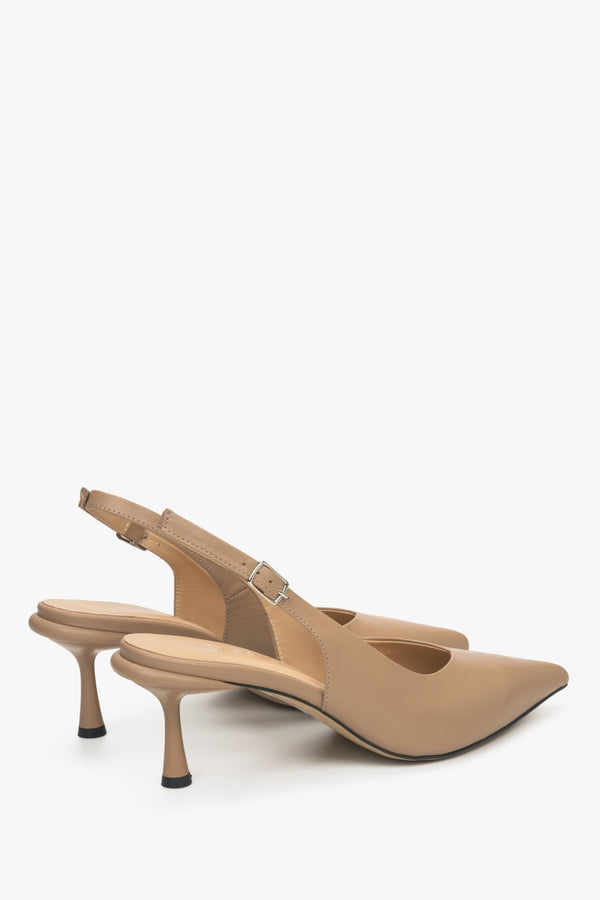 Women's beige slingbacks by Estro made of genuine leather.