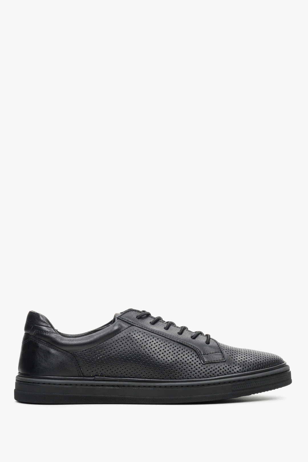 Black men's perforated sneakers for summer of Estro's new summer collection.