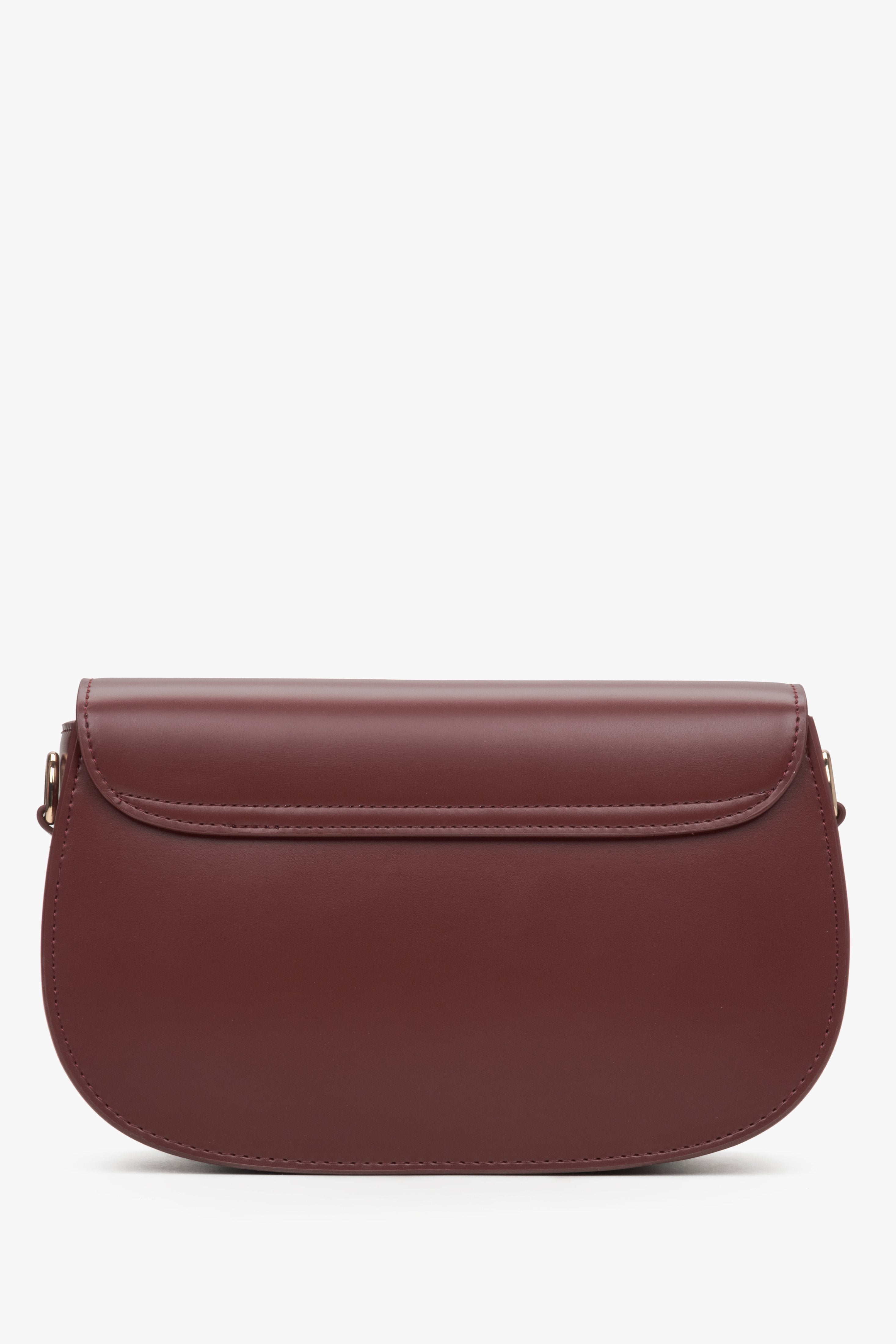 Estro women's leather bag with adjustable strap, burgundy colour - back side.