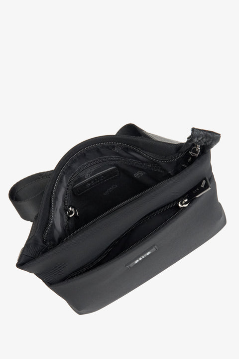 Men's black textile bag with adjustable strap by Estro - close-up on the interior.