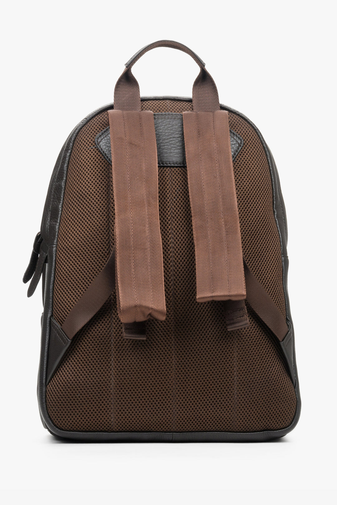 Men's large dark brown backpack made of genuine leather by Estro - close-up on the shoulder straps.