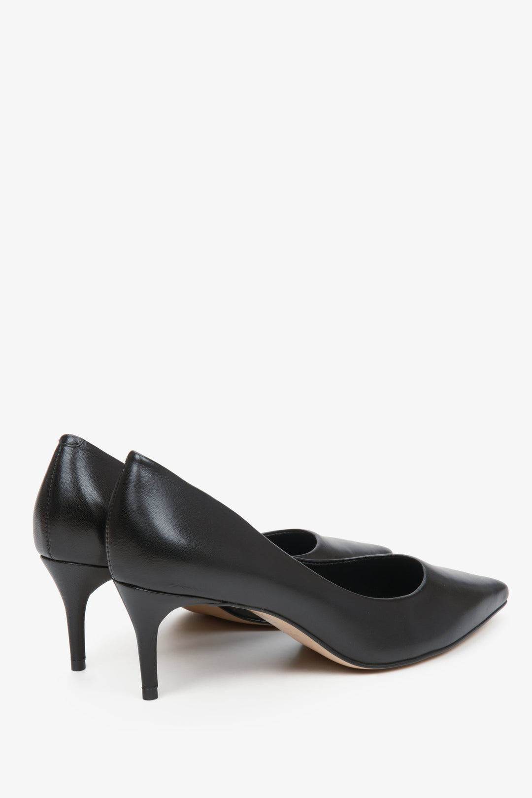 Women's leather shoes with a low heel in black colour - close-up of the heel line.
