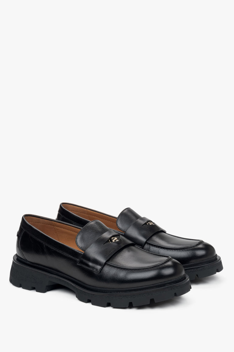 Black leather women's loafers Estro.