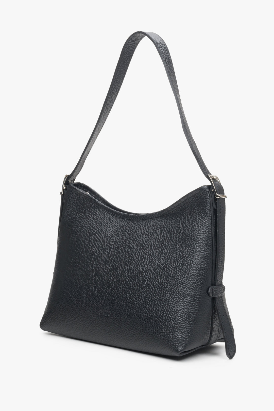 Black shoulder bag made of genuine leather by Estro.