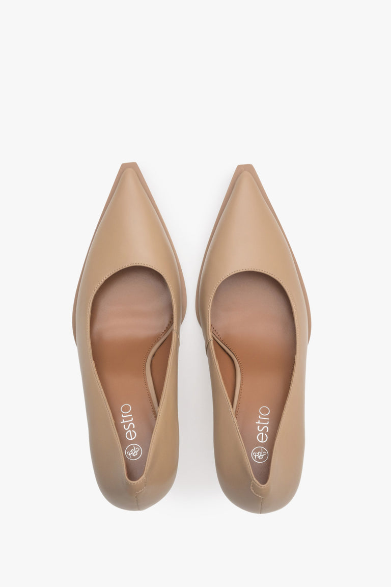 Women's beige pointed-toe pumps made of genuine leather by Estro - top view presentation of the model.