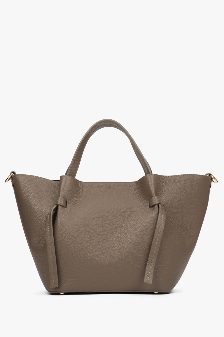 Brown boat-shaped women's bag by Estro made of Italian genuine leather.