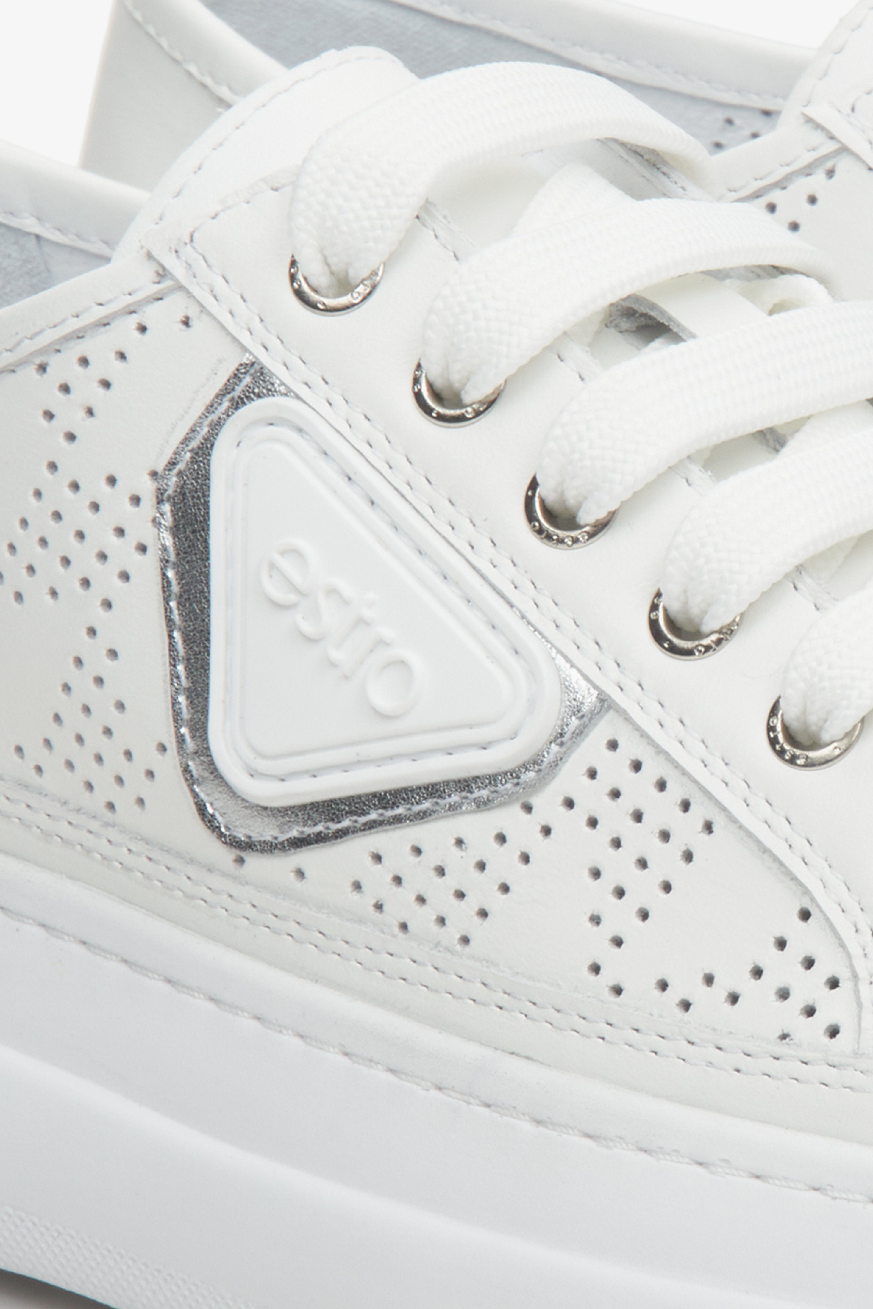 Women's white sneakers by Estro for summer - close-up on the details.