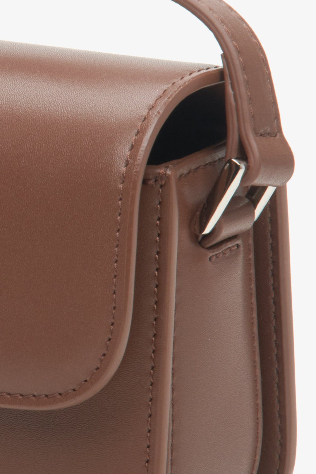 Women's handbag in brown genuine leather - close-up on details.