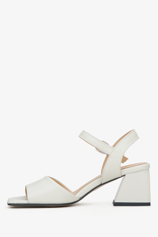 Women's cream beige leather summer heeled sandals by Estro - presentation of the shoe profile.