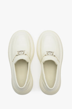 Light beige patent leather loafers Estro - presentation from above.