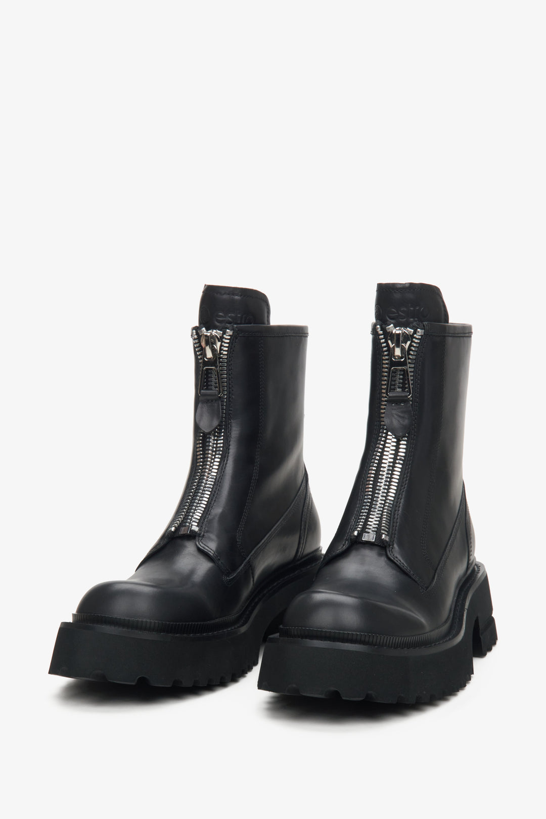 Women's black leather boots with a decorative zipper by Estro - presentation of the toe.