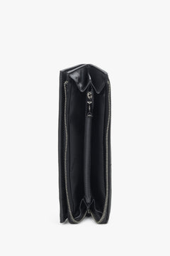 Large men's black leather wallet - cross-section of the model.