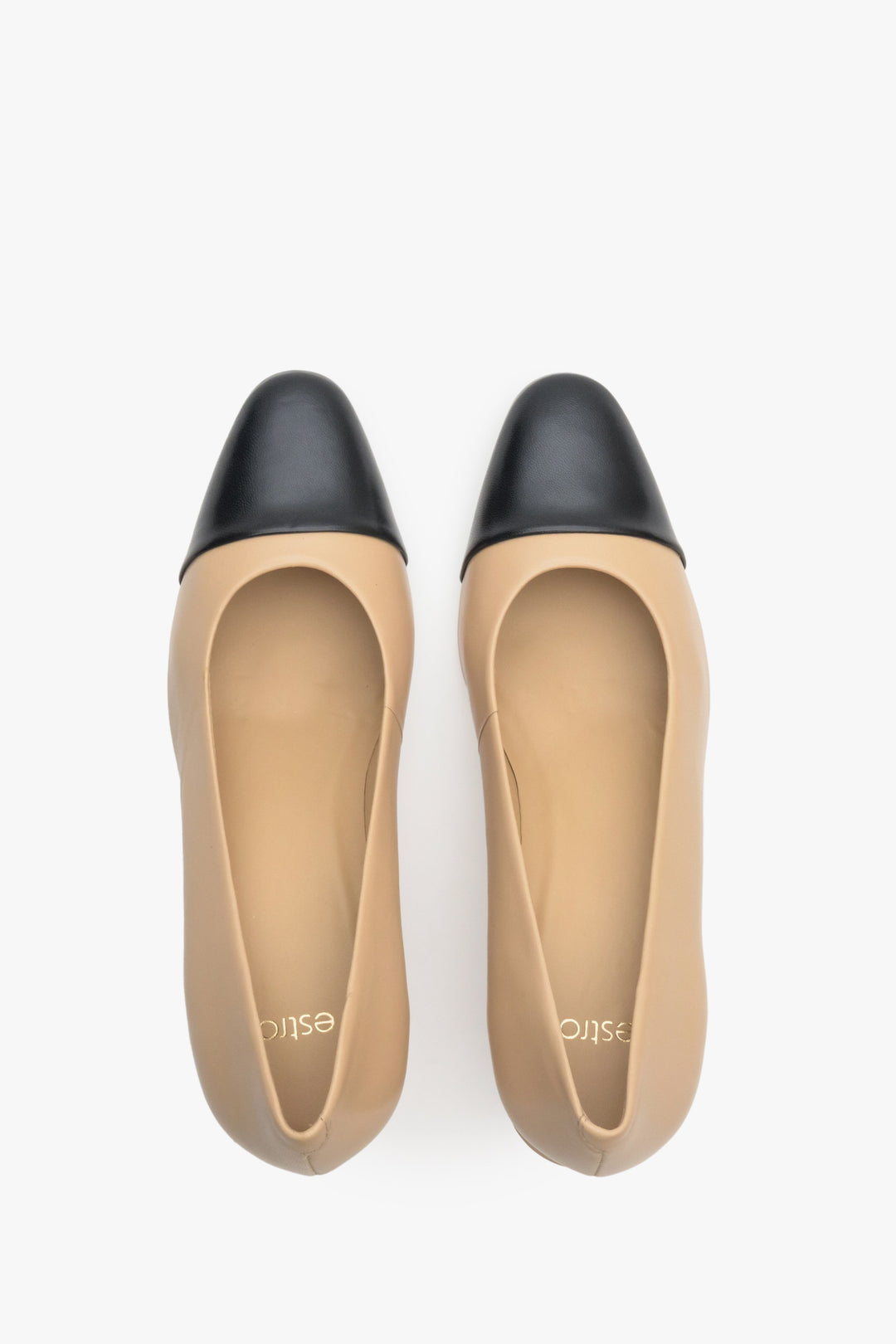 Women's leather pumps with a square heel in beige color with a black toe by Estro - top view presentation of the model.