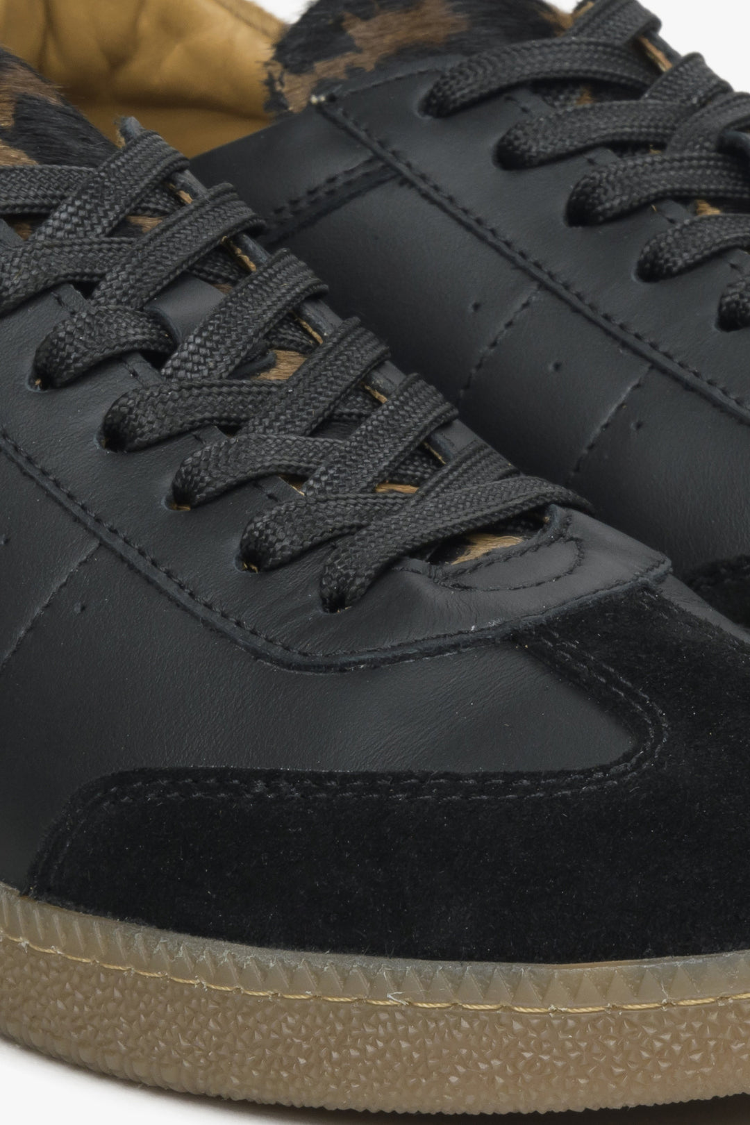 Estro leather women's black sneakers - close-up of details.