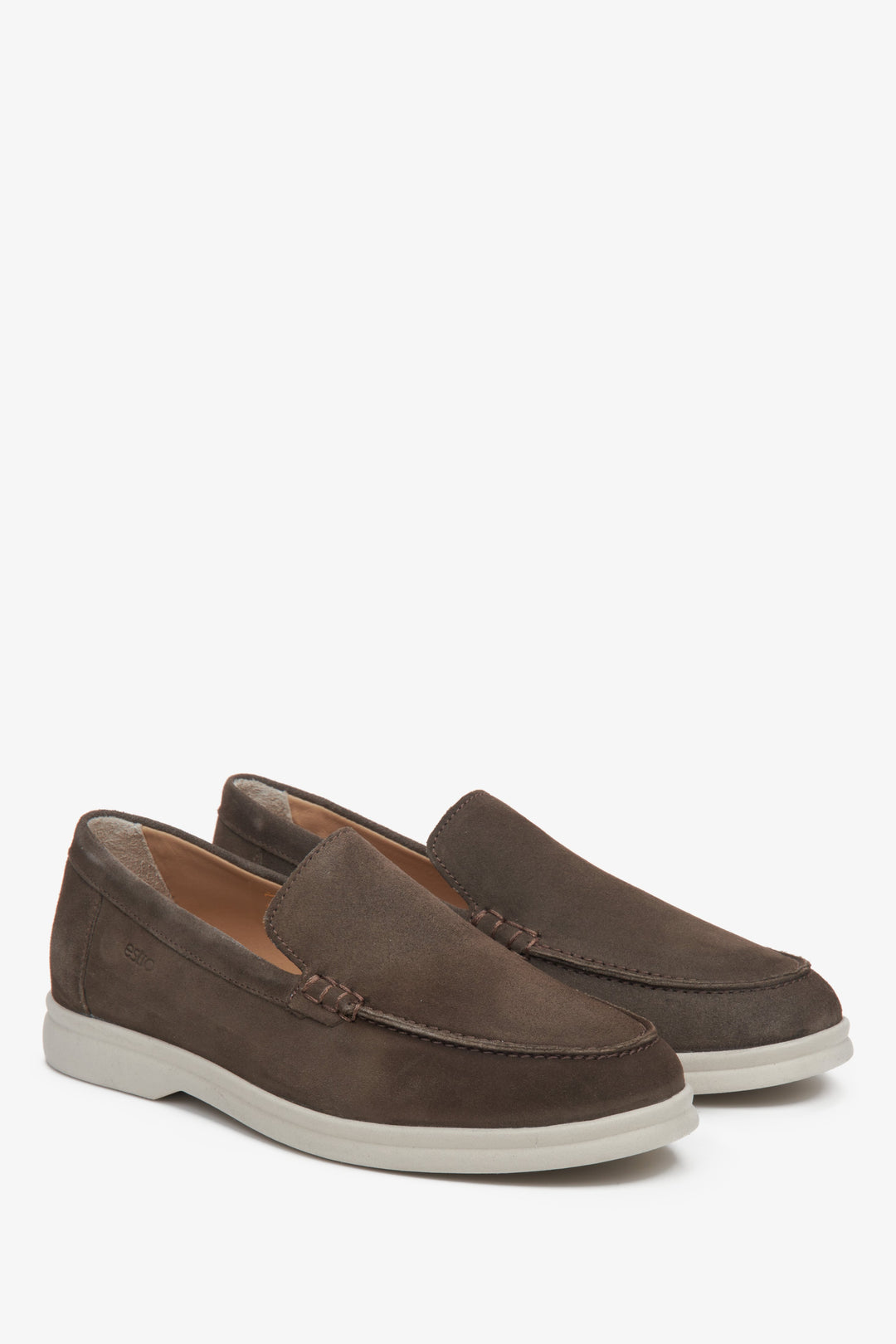 Women's velour loafers in saddle brown by Estro - presentation of the sideline and white sole.