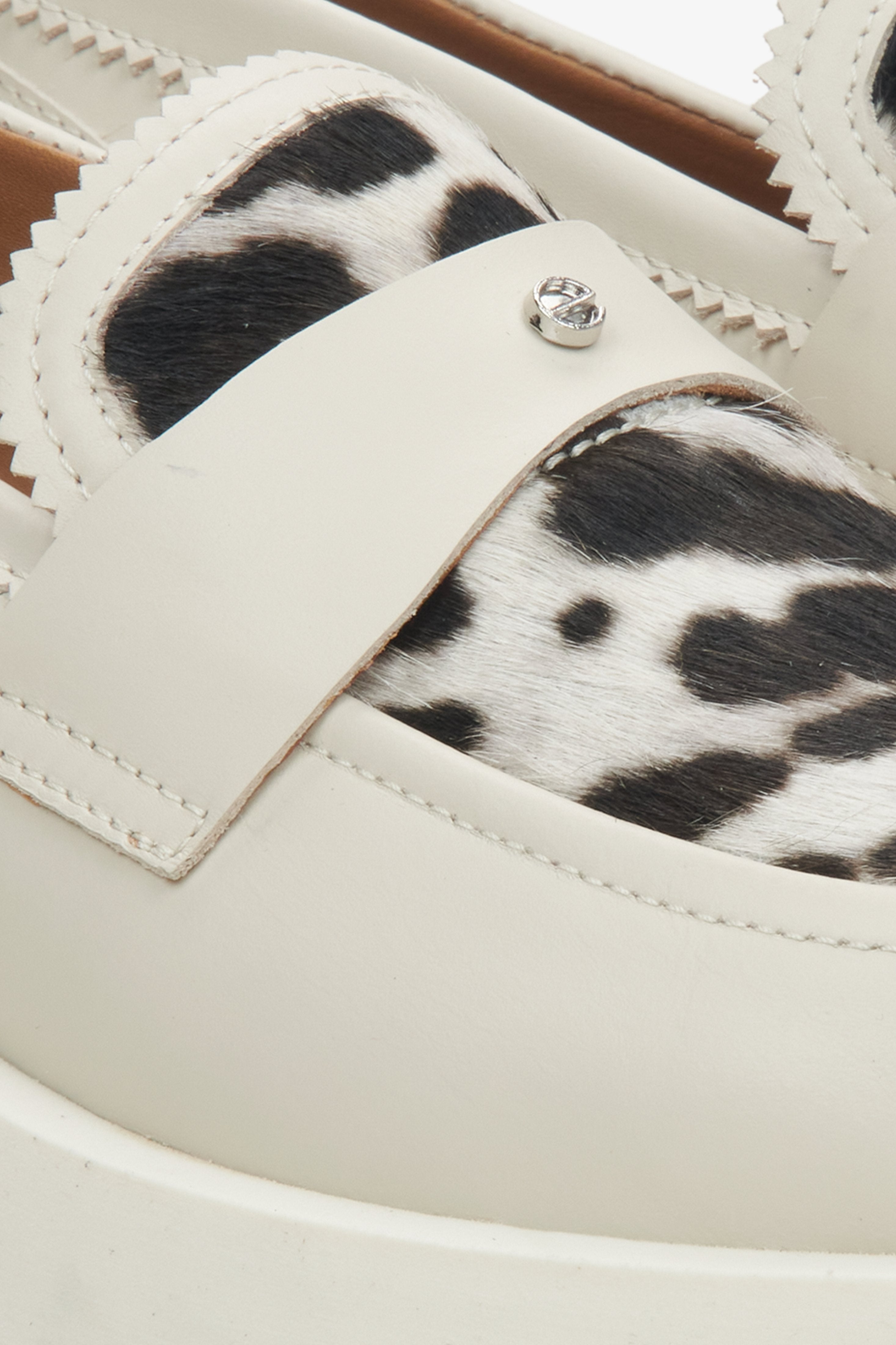 Women's light beige loafers Estro with a leopard print - close-up on the detail.